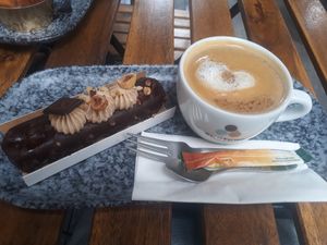 Pastry & cappucino at VG Pâtisserie in Paris