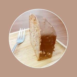 Cake noisette at VG Pâtisserie in Paris