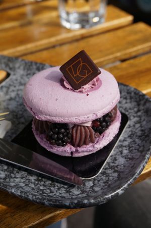 Macaron Violet/Blackberry at VG Pâtisserie in Paris
