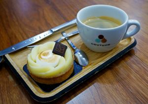 Tartelette Aux Citron Jaune Et Anis Meringuée at VG Pâtisserie in Paris