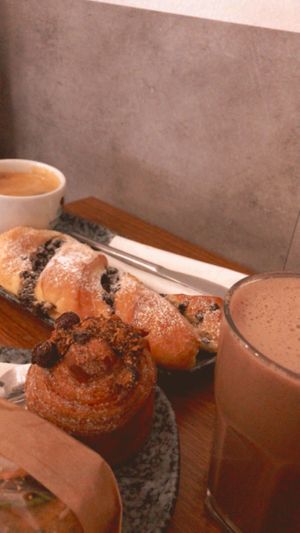 The hot chocolate was so good!! The pain swisse as well, The cruffin was not my favorite. at VG Pâtisserie in Paris