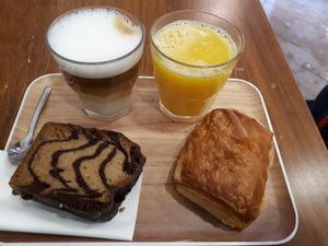 Petit déj' yum yum at VG Pâtisserie in Paris