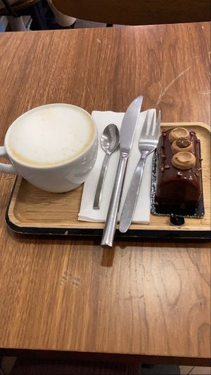 Cappuccino and cake at VG Pâtisserie in Paris