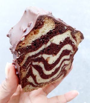 Nappage chocolat noisette at VG Pâtisserie in Paris