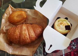Madeleine, croissant, tartelette citron #Veganuary at VG Pâtisserie in Paris