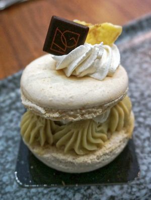 Macaron Banane/Citron Vert/Praliné at VG Pâtisserie in Paris