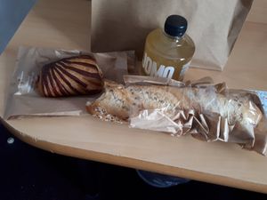 Sandwich butternut, pain praline et thé Jomo at VG Pâtisserie in Paris