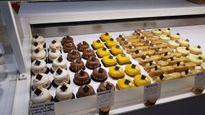 Macarons etc at VG Pâtisserie in Paris