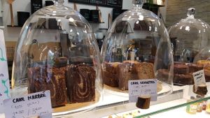 Cakes at VG Pâtisserie in Paris