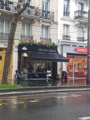 The shop at VG Pâtisserie in Paris