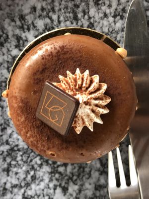 Coffee mousse with milk chocolate cover   at VG Pâtisserie in Paris
