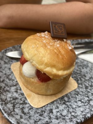 🤤   at VG Pâtisserie in Paris