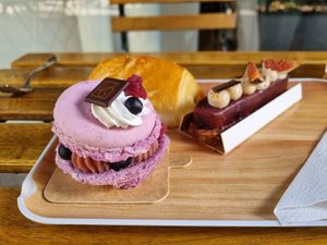 The makarun amazing!! at VG Pâtisserie in Paris