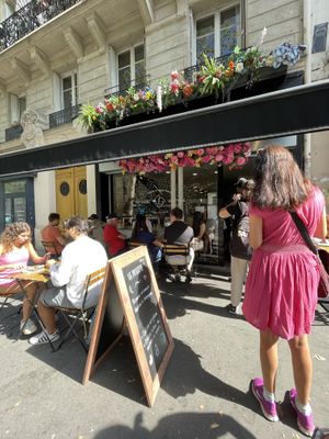 You may have to queue at busy times. That’s a good sign 😉  at VG Pâtisserie in Paris