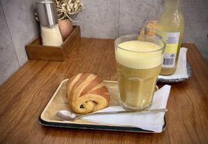 Pain au chocolat praliné et pumpkin latte ❤️  at VG Pâtisserie in Paris