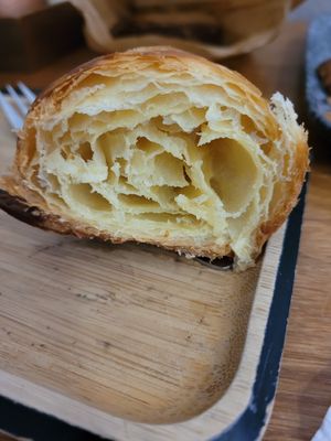 Magnifique découpe ! at VG Pâtisserie in Paris