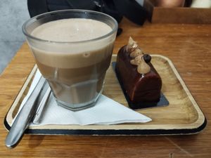 Chocolat chaud maison + buchette Joséphine at VG Pâtisserie in Paris