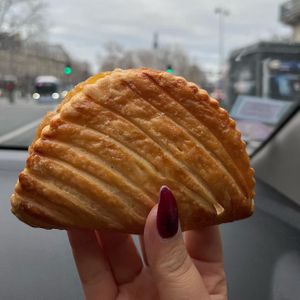 chaussons aux pommes   at VG Pâtisserie in Paris
