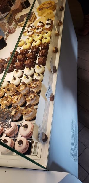 Great selection of cakes #Veganuary at VG Pâtisserie in Paris