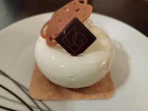  at VG Pâtisserie in Paris