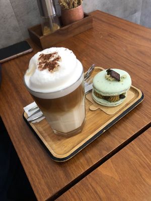 machiatto de caramelo   at VG Pâtisserie in Paris