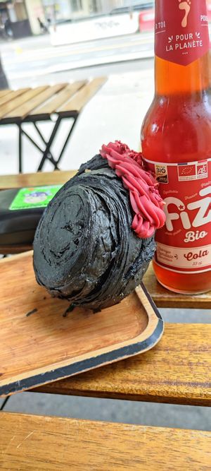 Black sésame New York rolls at VG Pâtisserie in Paris