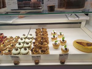 Display cabinet at VG Pâtisserie in Paris