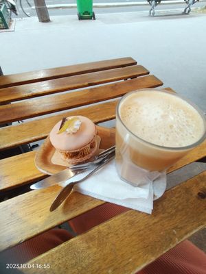 Macaron at VG Pâtisserie in Paris