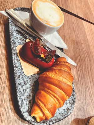 croissant + figs cake at VG Pâtisserie in Paris