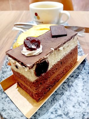 Forêt noire at VG Pâtisserie in Paris