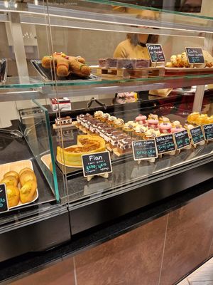  at VG Pâtisserie in Paris