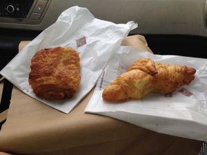 Pain au chocolat et croissant at VG Pâtisserie in Paris