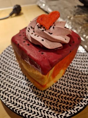 Cube Saint-Valentin•e 14 février 2024 at VG Pâtisserie in Paris