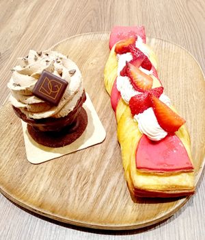 Feuilleté fraise & entremet de Pâques at VG Pâtisserie in Paris