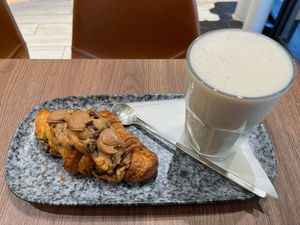 Crookie and Chai Latte at VG Pâtisserie in Paris