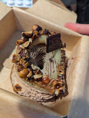 Paris Brest (got a bit squished in my backpack^^) at VG Pâtisserie in Paris