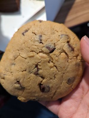 Cookie (chocolate chip, peanut) at VG Pâtisserie in Paris