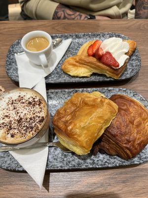 Colazione   at VG Pâtisserie in Paris