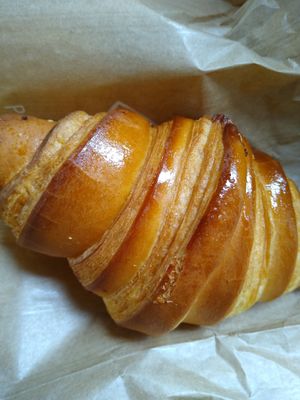 Croissant at VG Pâtisserie in Paris