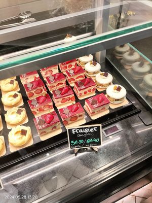  at VG Pâtisserie in Paris