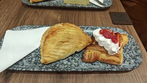 Chausson aux pommes & torsade fraise/vanille at VG Pâtisserie in Paris