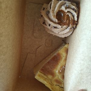 Flan vanille & entremet de Pâques at VG Pâtisserie in Paris
