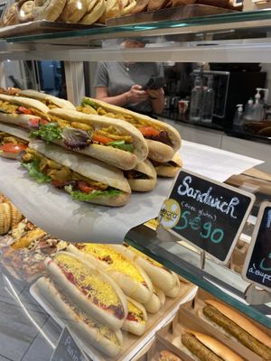 Sandwich with Heura & curry dressing - 4/5 at VG Pâtisserie in Paris