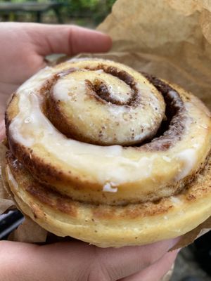Cinnamon bun - 4/5  at VG Pâtisserie in Paris