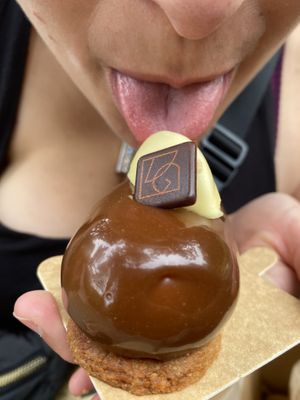 🤤🤤🤤  at VG Pâtisserie in Paris