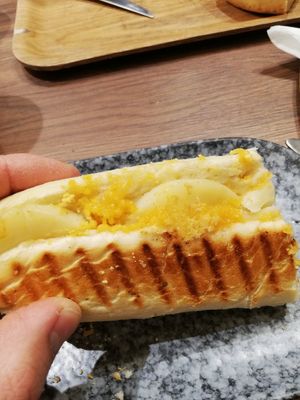 Sandwich with vegan cheese and potato at VG Pâtisserie in Paris