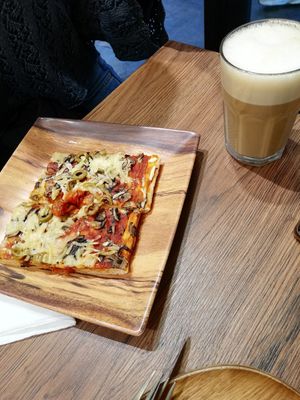 Pizza 👍 at VG Pâtisserie in Paris