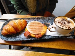 Croissant, english muffin, cappuccino at VG Pâtisserie in Paris