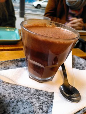 Hot chocolate at VG Pâtisserie in Paris