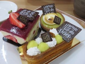 vegan patisserie at VG Patisserie at VG Pâtisserie in Paris